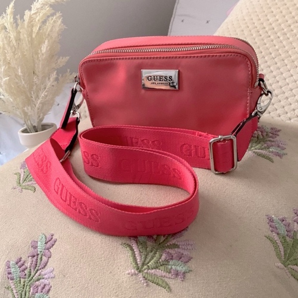 ✨GUESS LOS ANGELES CROSSBODY “LIPSTICK” PINK COLOR ADJUSTABLE WIDE STRAP WOMENS